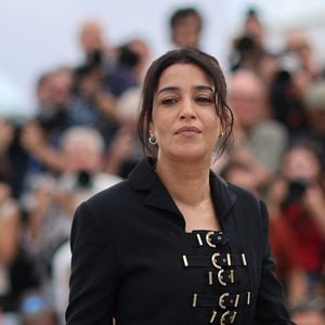 Le lendemain, l'actrice est apparue au photocall vêtue d'un pantalon capri très tendance.

Leïla Bekhti (présidente du jury) au photocall du jury Un Certain Regard lors du 79ème Festival International du Film de Cannes, France, le 13 mai 2026. © Jacovides-Moreau/Bestimage