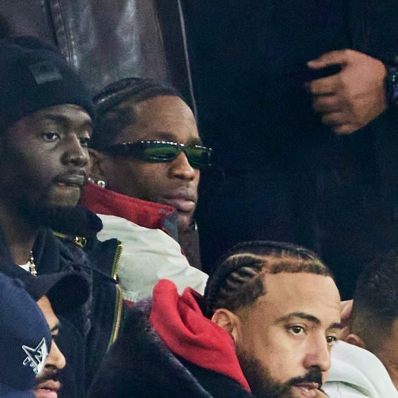 Travis Scott et French Montana - Célébrités assistent au match de Ligue des champions entre le PSG et Manchester City (4-2) au Parc des Princes à Paris le 22 janvier 2025. © Cyril Moreau/Bestimage