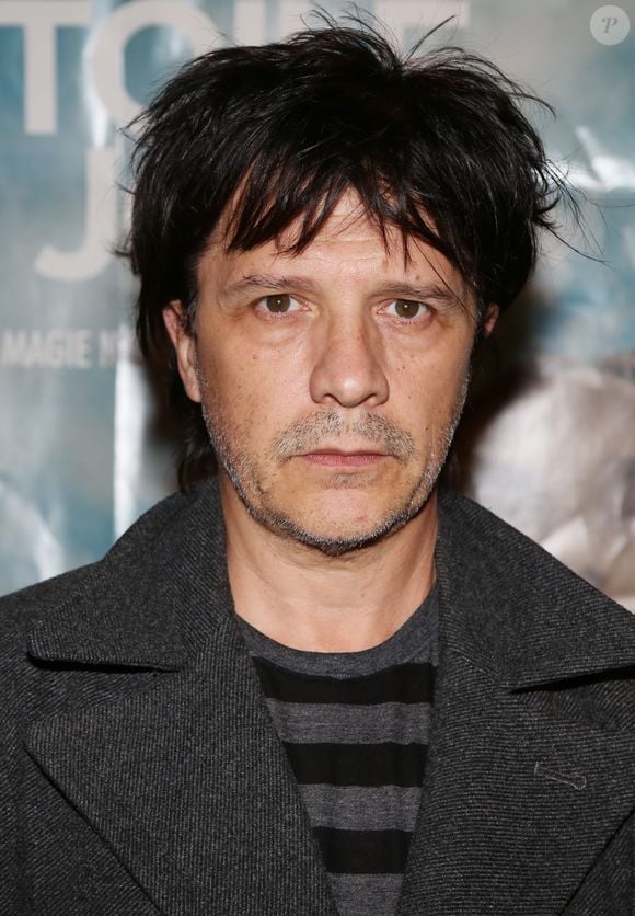 Papa de trois enfants, Nicola Sirkis a d'abord eu une fille avec une chanteuse du groupe Madinkà.
Exclusif - Nicolas Sirkis (chanteur du groupe Indochine) lors de l'avant-première de "L'Etoile du jour" au cinéma des Cinéastes à Paris, France. © Denis Guignebourg/Bestimage