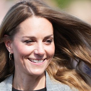 Après avoir vécu une année 2024 très compliquée, l'épouse du prince William a pu revenir sur le devant de la scène.

La princesse de Galles viste les filatures de soie de Sudbury à Sudbury, dans le Suffolk, au Royaume-Uni, le 11 septembre 2025. Photo par Julien Burton / Bestimage