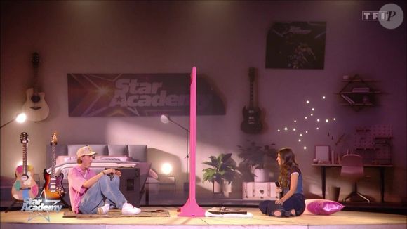 Marlène Schaff a fait savoir qu'il avait  "un timbre identifiable" et "beaucoup de groove".
Ema et Lenny dans la Star Academy samedi 18 octobre sur TF1.
