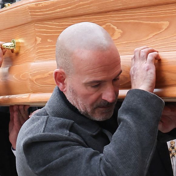 Stéphane Courbis, fils de R.Courbis porte le cercueil - Arrivées à la cérémonie religieuse en hommage à Rolland Courbis dans l'église de la Madeleine à Paris, France, le 14 janvier 2026. © Jacovides-Moreau/Bestimage
