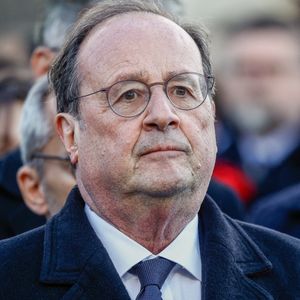 François Hollande aux obsèques de l'ancien Premier ministre français Lionel Jospin au cimetière du Montparnasse à Paris, France, le 26 mars 2026. © Cyril Moreau/Bestimage