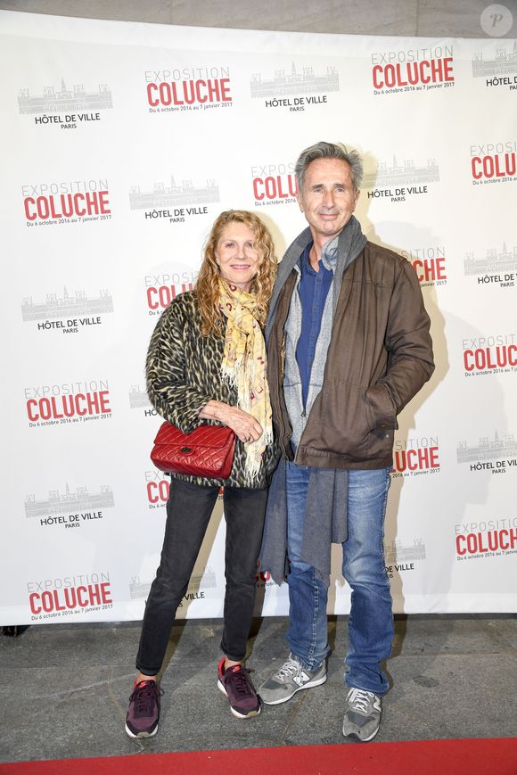 Thierry Lhermitte et sa femme Hélène - Vernissage presse de l'exposition "Coluche" à l'Hôtel de Ville de Paris le 5 octobre 2016. © Pierre Perusseau/Bestimage