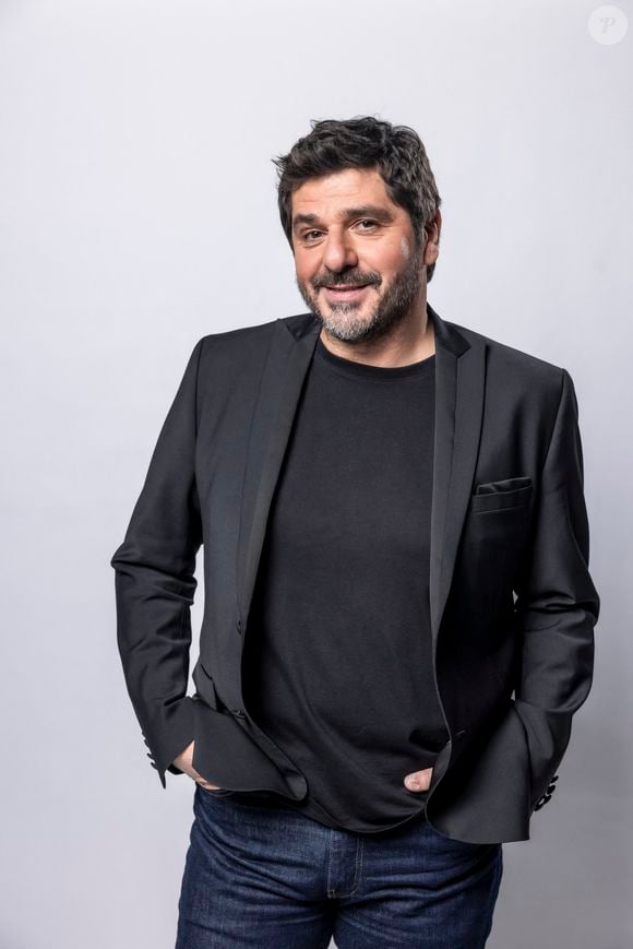 “Le papa vient là où on l’aime”, ajoute le chanteur qui a passé son enfance à Ajaccio

Exclusif - Patrick Fiori - Studio - Enregistrement de la 2ème partie de soirée de l'émission "La chanson secrète", présentée par N.Aliagas et diffusée le 1er décembre sur TF1
© Guillaume Gaffiot-Cyril Moreau / Bestimage