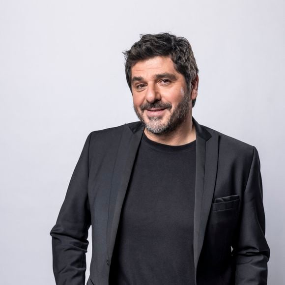 “Le papa vient là où on l’aime”, ajoute le chanteur qui a passé son enfance à Ajaccio

Exclusif - Patrick Fiori - Studio - Enregistrement de la 2ème partie de soirée de l'émission "La chanson secrète", présentée par N.Aliagas et diffusée le 1er décembre sur TF1
© Guillaume Gaffiot-Cyril Moreau / Bestimage