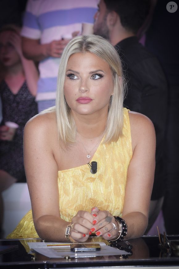 Exclusif - Kelly Vedovelli - Sur le plateau de l’émission TPMP (Touche Pas à Mon Poste) présentée en direct par C.Hanouna et diffusée sur C8 - Paris le 05/09/2023 - © Jack Tribeca / Bestimage
