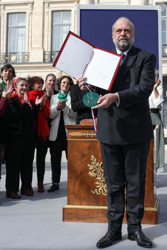 Éric Dupond-Moretti, garde des Sceaux, ministre de la Justice  - Le président français lors de la cérémonie publique de scellement de la loi constitutionnelle du 8 mars 2024 portant sur la liberté de recourir à l’interruption volontaire de grossesse (IVG), au ministère de la Justice, place Vendôme, à Paris, France, le 8 mars 2024. © Stéphane Lemouton/Bestimage