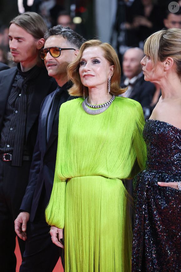 Mathieu Demy, Isabelle Huppert, Marina Foïs - Montée des marches du film « La femme la plus riche du monde » lors du 78ème Festival International du Film de Cannes, au Palais des Festivals à Cannes. Le 18 mai 2025
© Jacovides-Moreau / Bestimage