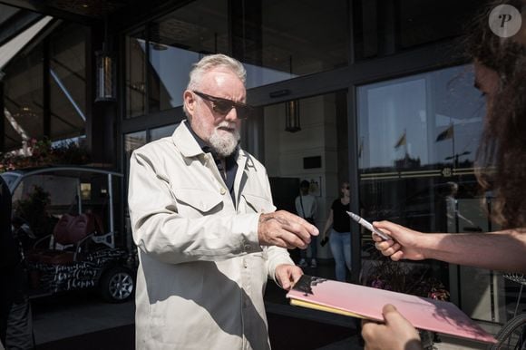 Roger Taylor le batteur et compositeur s'est impliqué personnellement dans chaque étape.
Brian May et Roger Taylor (du groupe Queen) à la sortie du "Grand Hotel" à Stockholm, le 21 juillet 2022. TTNews / Bestimage