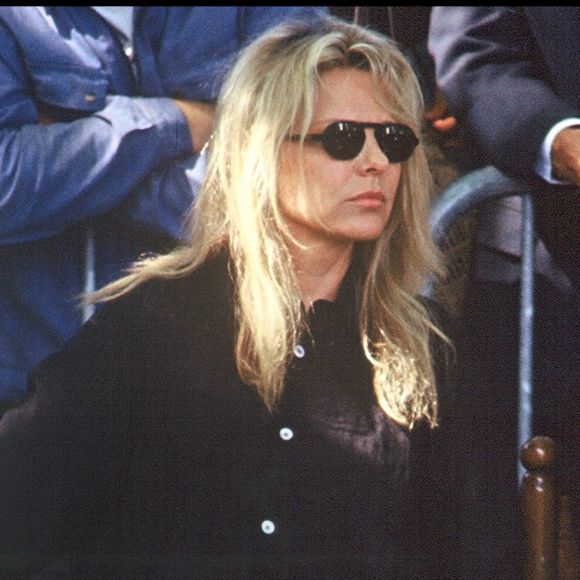 "Il vient d'acheter un studio d'enregistrement, il a créé une radio, un label de disques, et supervise des musiques de films."

France Gall avec son fils Raphael Hamburger et sa fille Pauline Hamburger (enfants de Michel Berger) aux obsèques de Michel Berger au cimetière de Montmartre à Paris en 1992