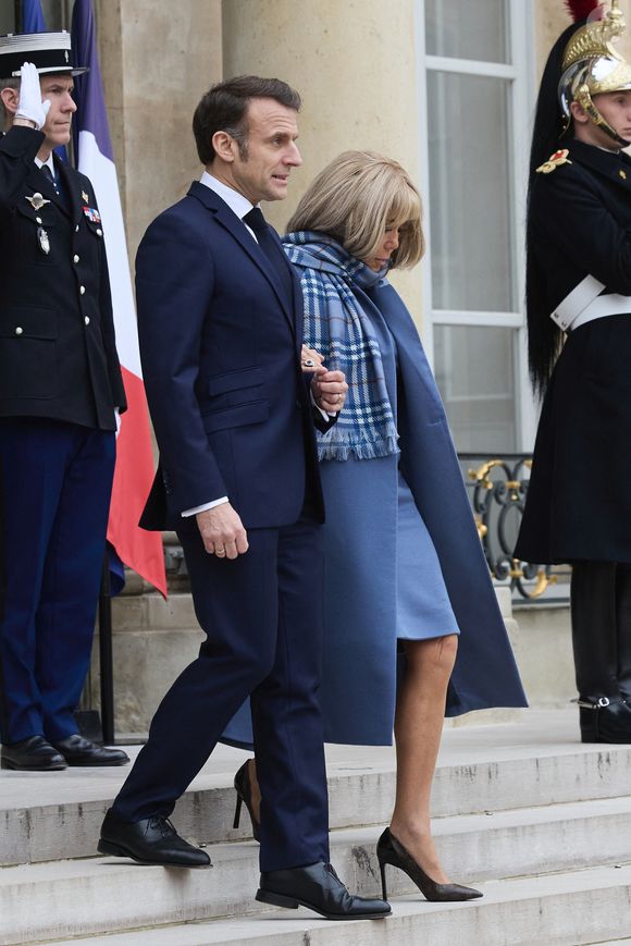 Le président français Emmanuel Macron et sa femme la Première Dame Brigitte Macron accueillent le vice-président américain et sa femme pour un déjeuner de travail, en marge du Sommet d'action sur l'intelligence artificielle (IA), au palais présidentiel de l'Elysée, à Paris, France, le 11 février 2025. © Cyril Moreau/Bestimage