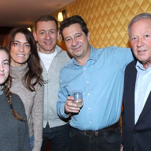 Exclusif - Dany Boon et Laurent Gerra entre Georges Blanc (Chef Étoilé), sa femme Sally et leur fille Agathe - Célébrités au spectacle « Laurent Gerra se met à table ! », à savourer au Casino de Paris, à Paris, France, le 03 Janvier 2025. © Bertrand Rindoff/Bestimage