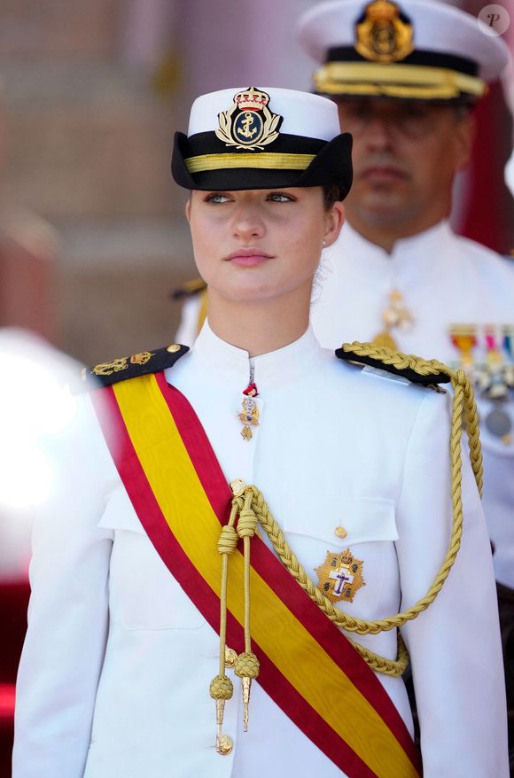 La princesse Leonor - Le roi Felipe VI d’Espagne remet à la princesse des Asturies, la princesse Leonor, la Grand-Croix du Mérite Naval avec Distinctif Blanc, à Marín, le 16 juillet 2025 @LALO YASKY / BESTIMAGE