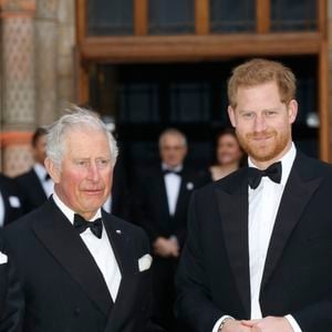 Le prince Harry est arrivé à Clarence House.

Le prince Charles, prince de Galles, le prince Harry, duc de Sussex, à la première de la série Netflix "Our Planet" au Musée d'Histoires Naturelles à Londres. © Backgrid UK/ Bestimage