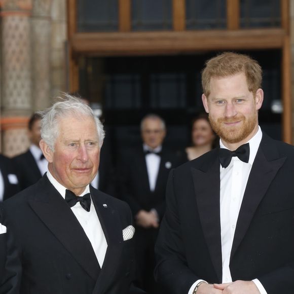 Le prince Harry est arrivé à Clarence House.

Le prince Charles, prince de Galles, le prince Harry, duc de Sussex, à la première de la série Netflix "Our Planet" au Musée d'Histoires Naturelles à Londres. © Backgrid UK/ Bestimage