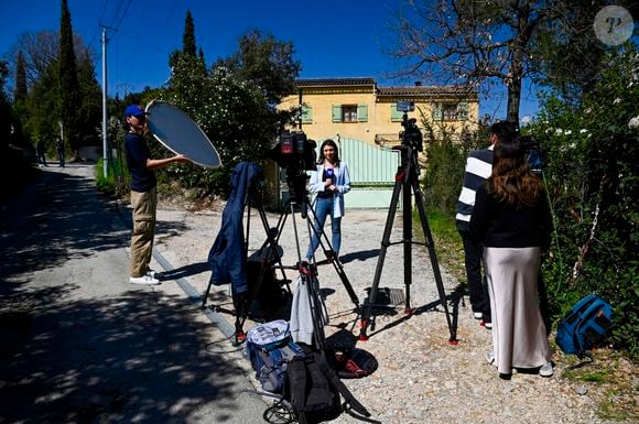 Maison des grands-parents d'Emile Soleil, un jeune garçon français retrouvé mort après avoir disparu en 2023, au milieu des recherches de la propriété dans le cadre de l'enquête sur la mort du garçon, à La Bouilladisse, France, le 25 mars 2025. © William Cannarella/Psnewz/Bestimage