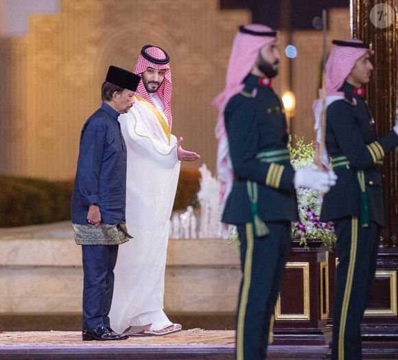 Le prince héritier saoudien Mohammed bin Salman rencontre le sultan de Brunei Darussalam à Djeddah, Arabie saoudite, le 14 avril 2023. © Imago/Panoramic/Bestimage
