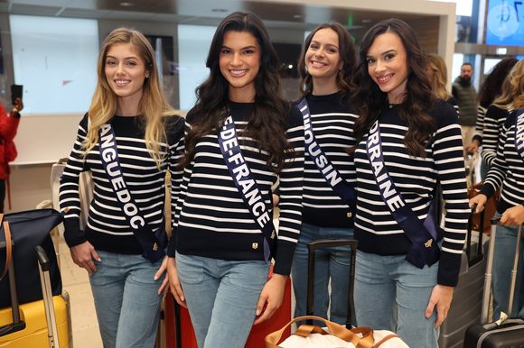 Angélique Angarni-Filipon (Miss France 2025) et les 30 candidates de Miss France 2026 quittent Paris pour leur voyage en Martinique. Aéroport d'Orly, le 9 novembre 2025. © SIPA/Laurent Vu via Bestimage