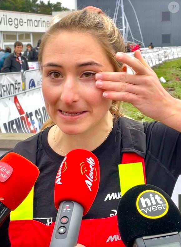 Violette Dorange, 23 ans, a passé la ligne d'arrivée du Vendée Globe en 25ème position, bouclant son tour du monde en 90 jours, 22 heures et 37 minutes 9 secondes. Les Sables-d'Olonne le 9 février 2024. © Fabien Faure/Bestimage