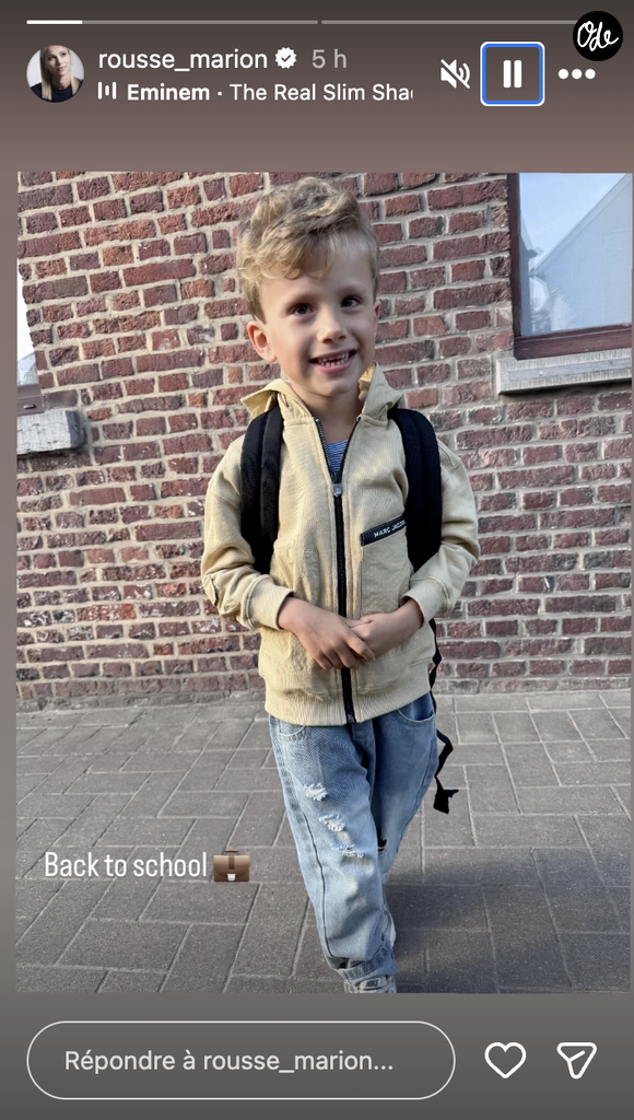 Sur la première image, on découvre un Nino rayonnant, affichant un grand sourire face à l'objectif. 

Marion Rousse partage des photos de son fils Nino qui fait sa rentrée des classes.