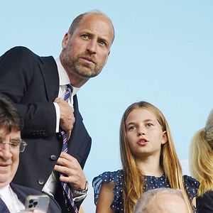 Le prince William est venu avec sa fille Charlotte à la finale de l'Euro

Le Prince de Galles et la Princesse Charlotte dans les tribunes lors de la finale de l'UEFA Women's Euro 2025 au St. Jakob-Park à Bâle, Suisse. Photo by Peter Byrne/PA Wire/ABACAPRESS.COM
