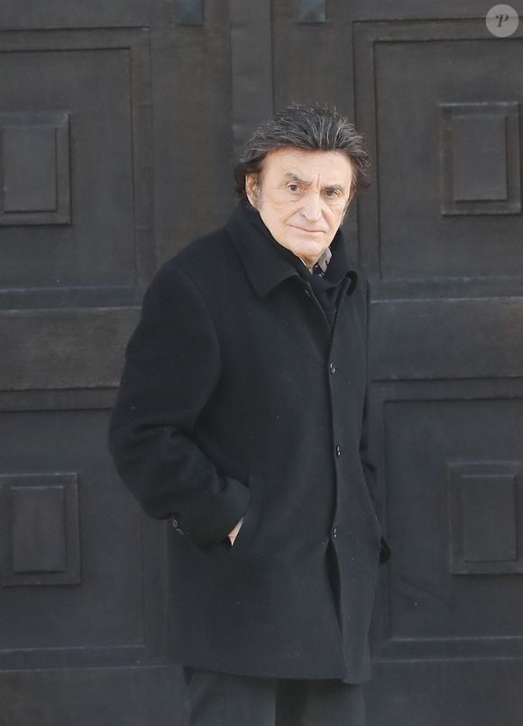 Dick Rivers - Sorties des obsèques du journaliste, animateur de télévision et animateur de radio français Philippe Gildas en la salle de la Coupole au crématorium du cimetière du Père-Lachaise à Paris, France, le 5 novembre 2018. © Agence / Bestimage