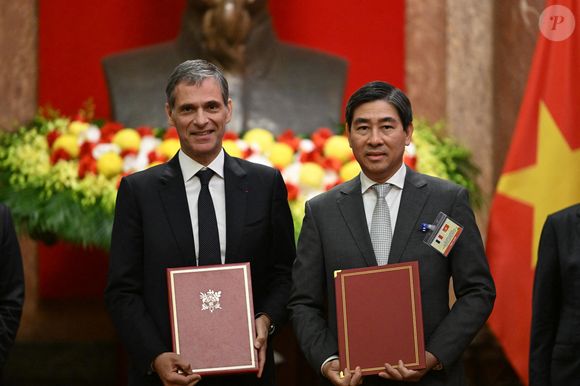 Le président Emmanuel Macron et sa femme Brigitte entament leur voyage en Asie du Sud-Est en commençant par le Vietnam le 26 mai 2025.

Jeanne Accorsini / Pool / Bestimage