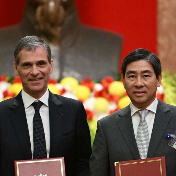 Le président Emmanuel Macron et sa femme Brigitte entament leur voyage en Asie du Sud-Est en commençant par le Vietnam le 26 mai 2025.

Jeanne Accorsini / Pool / Bestimage