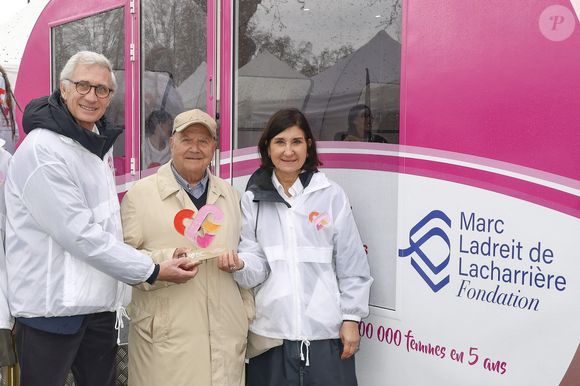 Claire Mounier-Vehier, Thierry Drilhon, Marc Ladreit de Lacharrière lors de l'inauguration du "Bus du coeur des femmes" à Argenteuil de l'association "Agir pour le coeur de femmes" avec le soutien de la Fondation Marc Ladreit de Lacharrière le 11 mars 2026.
© Jack Tribeca / Bestimage