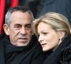 Thierry Ardisson s'est éteint.

Thierry Ardisson et sa femme Audrey Crespo-Mara - People au match de Ligue un PSG - Reims au Parc des Princes à Paris.