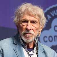 "Je me déplace avec une canne" : A 91 ans, Pierre Richard, préoccupé par son état, reste lucide
