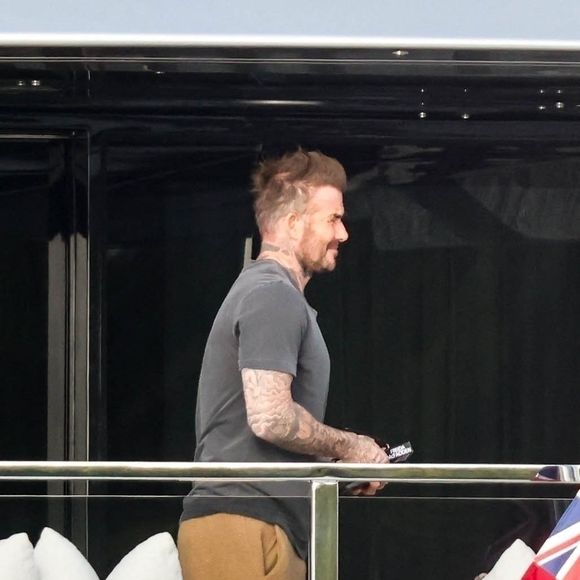 Miami, Floride – EXCLUSIF – L’ancienne star du football David Beckham a été aperçue profitant d’un après-midi ensoleillé à bord d’un yacht, voguant paisiblement sur les eaux calmes de la baie de Miami, en février 2025.

Sur la photo : David Beckham