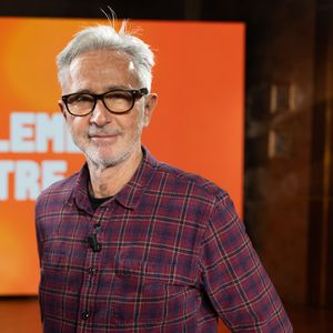 Il a décroché ses Brevets Fédéraux d'Équitation Éthologique (BFEE) pour apprendre à décoder le comportement naturel des équidés et bâtir une relation basée sur le respect, la confiance et la douceur absolue
Thierry Lhermitte sur plateau de l'émission "Animalement Vôtre" présentée par Bernard Montiel et diffusée le 22 mars 2026 sur France 3, à Paris, France, le 13 janvier 2026. © Julien Sarkissian/Bestimage