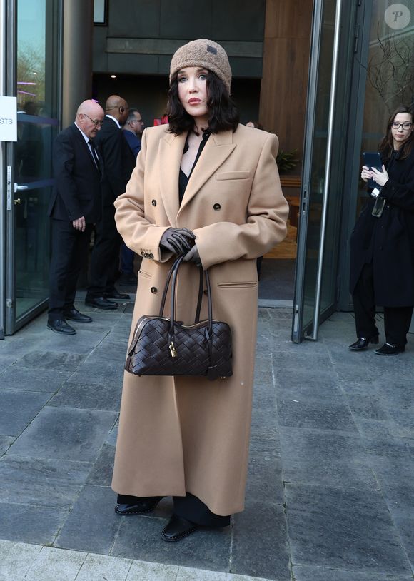 En décembre 2023, l’actrice a été condamnée en première instance pour fraude fiscale et blanchiment d’argent : 2 ans de prison avec sursis et 250 000 € d’amende.

Isabelle Adjani - Les célébrités au défilé Stella McCartney "Collection Prêt-à-Porter Automne/Hiver 2025-2026" lors de la Fashion Week de Paris (PFW), le 5 mars 2025.

Denis Guignebourg / Bestimage