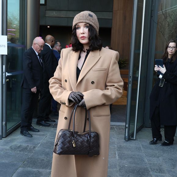 En décembre 2023, l’actrice a été condamnée en première instance pour fraude fiscale et blanchiment d’argent : 2 ans de prison avec sursis et 250 000 € d’amende.

Isabelle Adjani - Les célébrités au défilé Stella McCartney "Collection Prêt-à-Porter Automne/Hiver 2025-2026" lors de la Fashion Week de Paris (PFW), le 5 mars 2025.

Denis Guignebourg / Bestimage