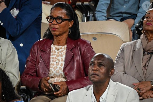 Gaël Monfils a également rendu hommage à ses parents: “Je vais commencer tout simplement par vous maman et papa encore une fois, merci. Si je suis ce soir ici c'est grâce à ces deux personnes Sylvette et Rufin.”

Sylvette Cartese et Rufin Monfils mère et père de Gael Monfils à la Soirée "Gael & Friends" à Roland Garros sur le court Phlippe Chatrier à Paris le 21 mai 2026.  Zuma Press / Bestimage