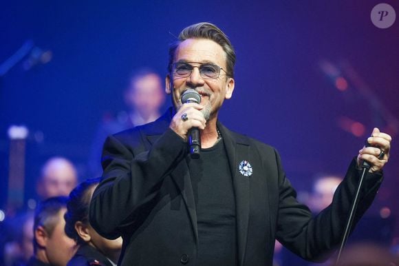 Le chanteur Florent Pagny se produit lors d'un concert de charité, Sentinelles D'Un Soir, organisé par le Gouverneur Militaire de Paris au profit des Bleuets de France, des soldats blessés et des victimes du terrorisme à la Salle Pleyel à Paris. © Boyer David/ABACA