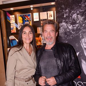 Florent Pagny et sa femme Azucena Caamano lors de la première du spectacle Lost in Buenos Aires à l'Européen à Paris le 28 juin 2021.

© Rachid Bellak / Bestimage