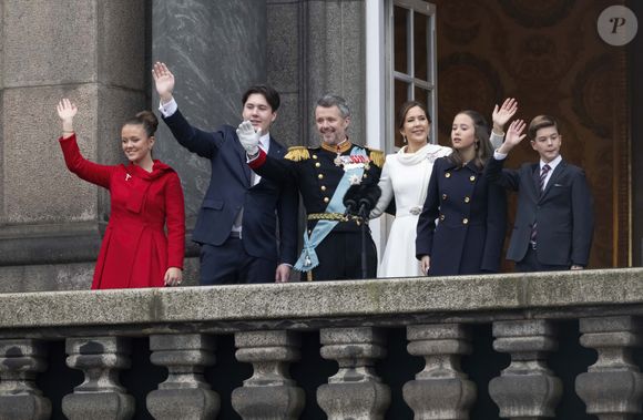 La princesse Isabella de Danemark, le prince Christian, le roi Frederik X, la reine Mary, la princesse Josephine et le prince Vincent - Intronisation du roi Frederik X au palais Christiansborg à Copenhague, Danemark le 14 janvier 2024. AGENCE / BESTIMAGE