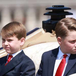 Le prince William a fait savoir qu'il souhaite protéger ses enfants des choses qu'ils peuvent lire sur internet.

Le prince Louis de Galles, Le prince George de Galles - - Les membres de la famille royale britannique arrivent à Buckingham Palace pour la cérémonie Trooping the Colour à Londres, le 14 juin 2025. 
© Mirrorpix / Bestimage