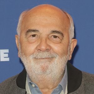 Au micro du média "Lou", Gérard Jugnot a accepté de se livrer sur la paternité.

Gérard Jugnot - Avant-première du film "Mauvaise pioche" au Publicis Cinémas à Paris  © Coadic Guirec/Bestimage