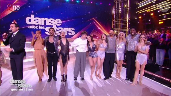 Alors que la compétition bat toujours son plein, un danseur emblématique vit un moment de bonheur intense, dans son intimité. 

Extrait de l'émission "Danse avec les stars"