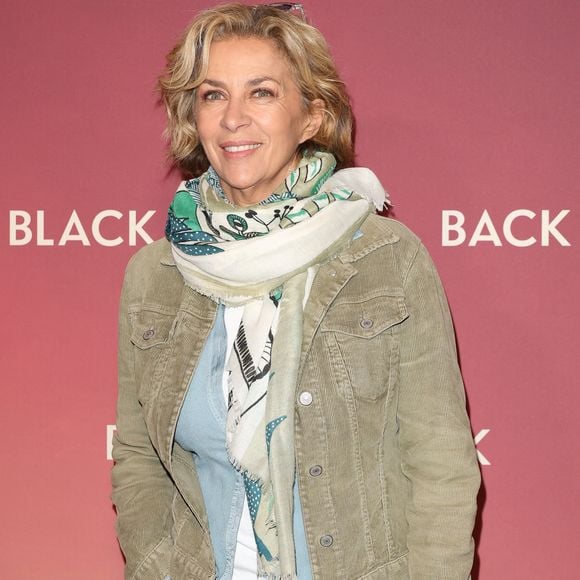 "J'ai quelqu'un dans ma vie qui doit être fou de rage de voir ces numéros de portable sur Instagram. Ils sont culottés les gens. Quand même, il faut du courage pour dire à quelqu'un 'Je vous adore, je vous ai toujours aimé, voici mon numéro de téléphone !'"

Corinne Touzet - Avant-Première du film "Back to Black", Biopic consacré à la chanteuse Amy Winehouse à l'Olympia à Paris le 22 avril 2024. © Coadic Guirec / Bestimage