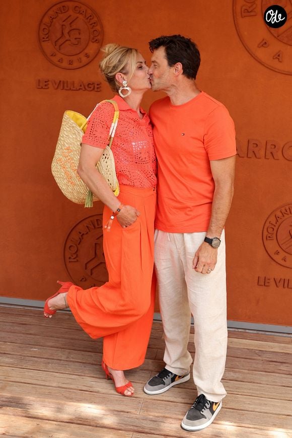 Élodie Gossuin et son mari Bertrand Lacherie au photocall du village lors des Internationaux de France de Tennis de Roland Garros 2026, à Paris, France, le 30 mai 2026. © Dominique Jacovides/Bestimage
