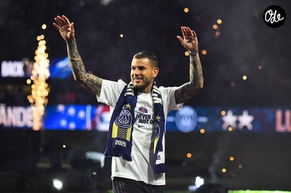 Lucas Hernández (Paris SG) - Le PSG célèbre son titre de Champion d'Europe 2026 avec ses supporters au Parc des Princes à Paris le 31 mai 2026. © Baptiste Autissier/PsnewZ/Bestimage