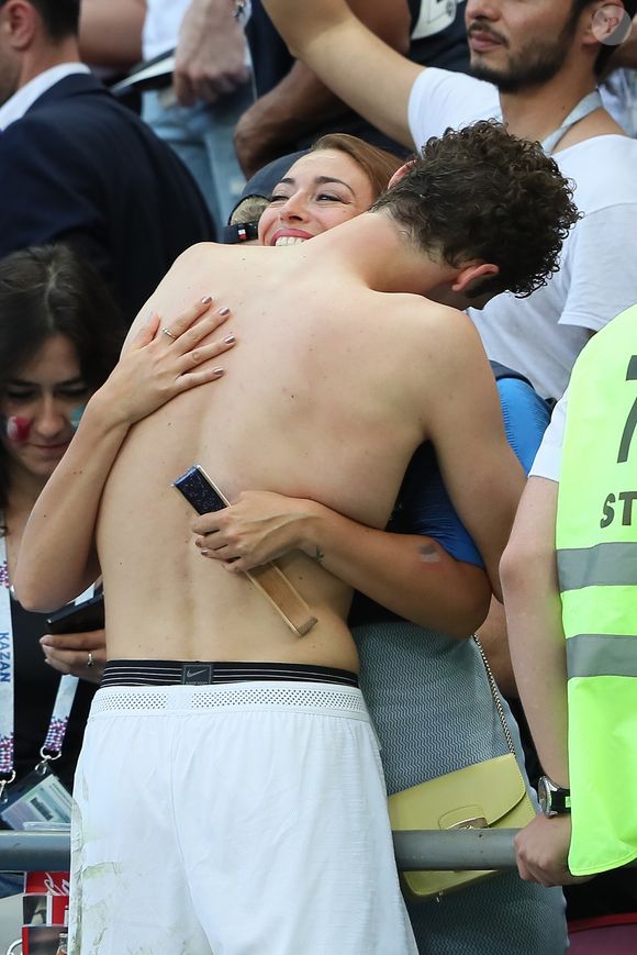 L'ex-Miss France Rachel Legrain-Trapani félicite son compagnon Benjamin Pavard après la victoire de la France face à l’Argentine lors des 8ème de finale de la Coupe du monde à Kazan en Russie le 30 juin 2018. © Cyril Moreau/Bestimage