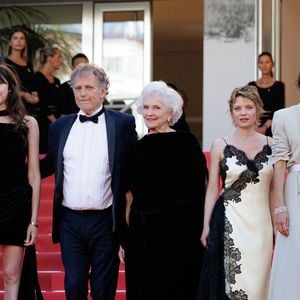 Erri De Luca, Suzanne de Baecque, Charles Berling, Marie-Christine Barrault, Mélanie Thierry (Bijoux Tasaki), Charline Bourgeois-Tacquet, Léa Drucker - Montée des marches du film " La vie d'une femme " lors du 79ème Festival International du Film de Cannes, le 13 mai 2026. © Olivier Borde / Bestimage