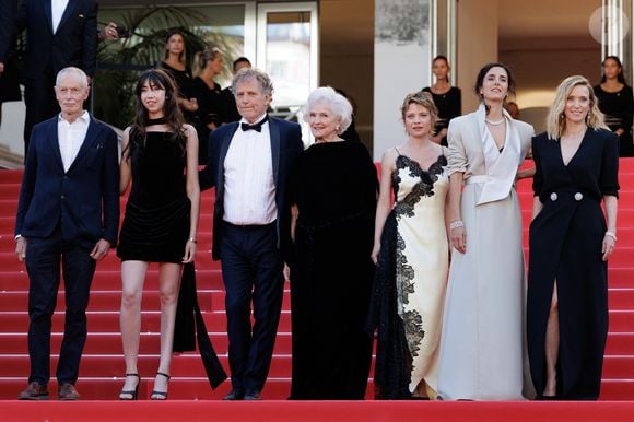Erri De Luca, Suzanne de Baecque, Charles Berling, Marie-Christine Barrault, Mélanie Thierry (Bijoux Tasaki), Charline Bourgeois-Tacquet, Léa Drucker - Montée des marches du film " La vie d'une femme " lors du 79ème Festival International du Film de Cannes, le 13 mai 2026. © Olivier Borde / Bestimage
