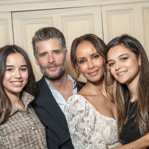Exclusif - Vin d'honneur du mariage civil de Sonia Rolland avec Guillaume Gabriel à la mairie du 16ème à Paris, le 21 mars 2025. Sonia Rolland avec ses deux filles Tess et Kahina 

© Cyril Moreau/Bestimage